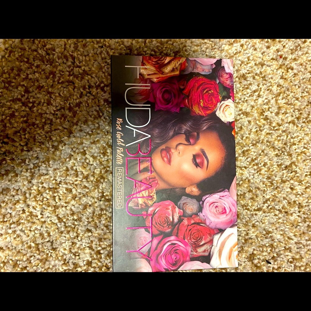 Huda Beauty Rosegold palette